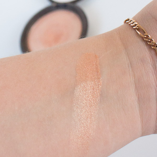 highlighter makeup champagne pop swatch